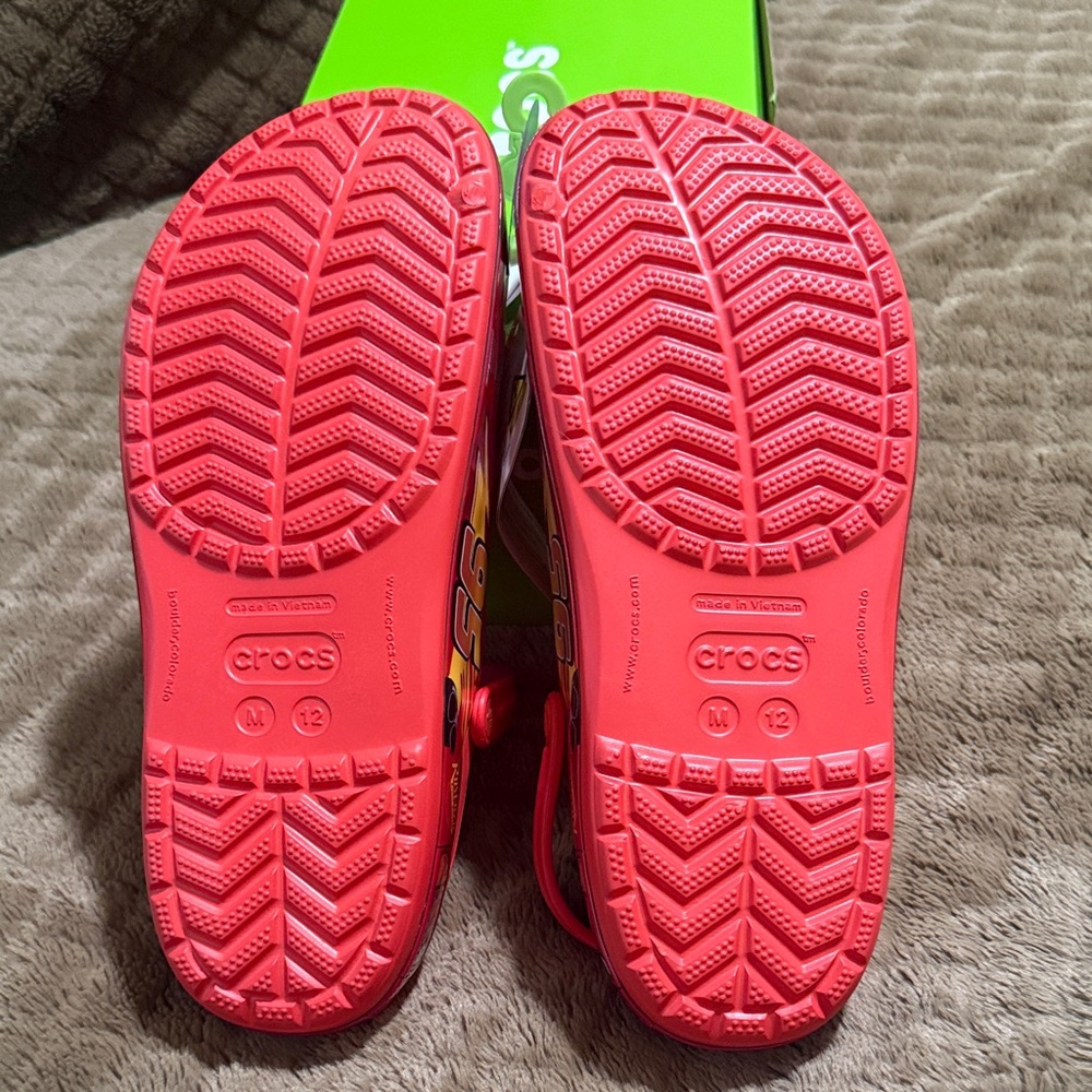 Men’s Lightning McQueen Light-Up CROCS - Picture 4 of 6